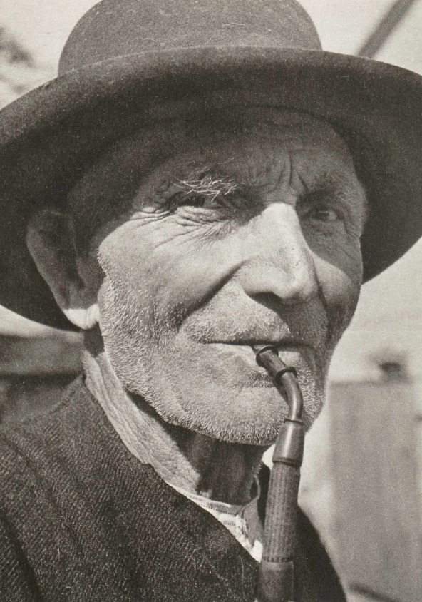 czarnoobiały portret mężczyzny